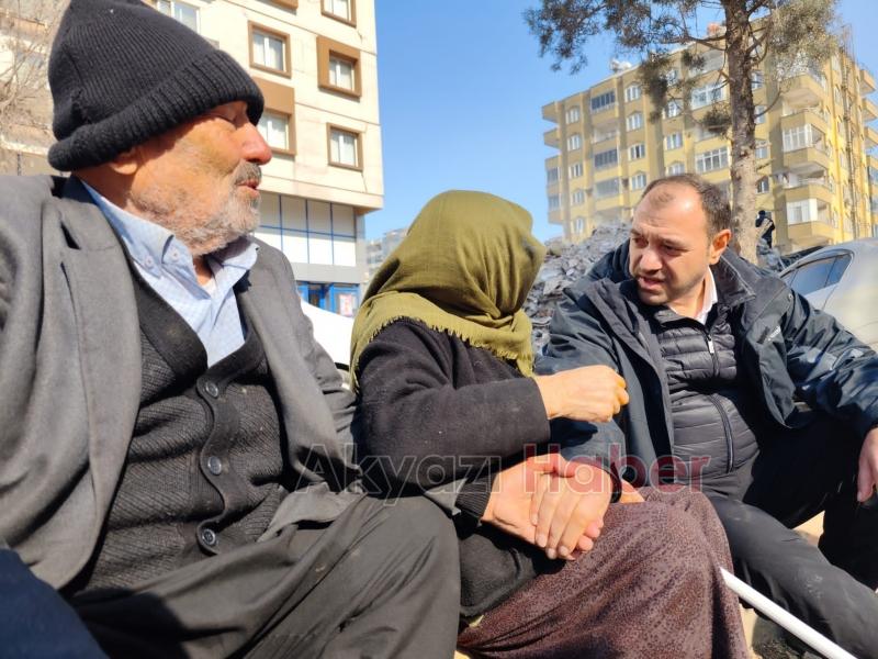 Depremin merkezinde gönüllere dokunan Vali