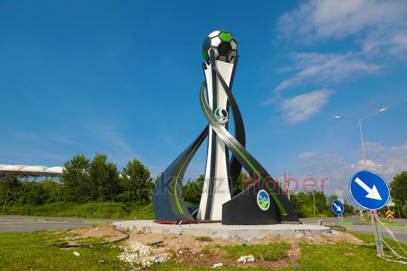 Stadyum kavşağına çok yakıştı!