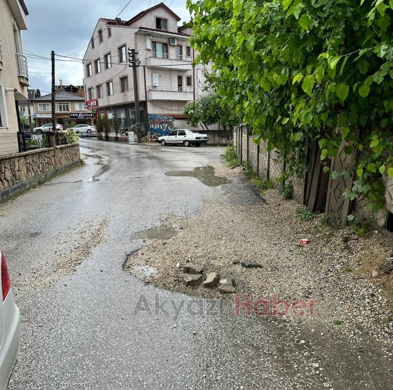 Bozuk yol tepkisine başkandan kulak asmıyoruz yanıtı