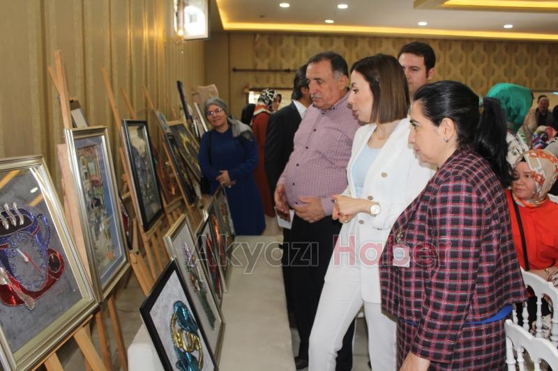 Karapürçek'te Hayat Boyu Öğrenme Haftası sergisi düzenlendi