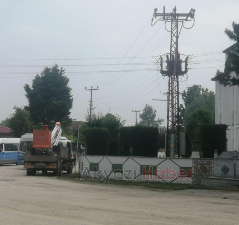 Kabakulak'ta elektrik trafosu yandı 