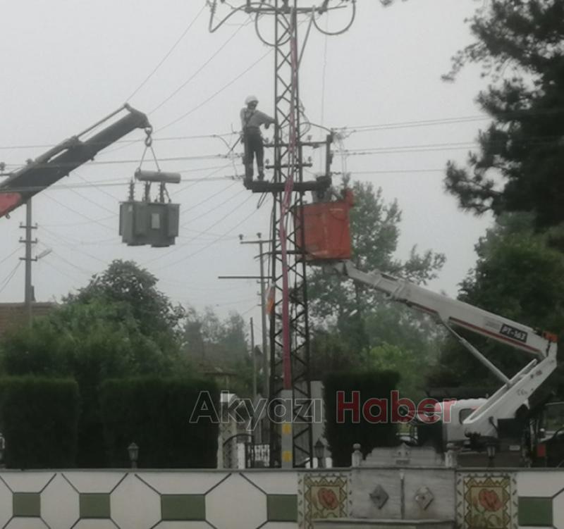 Kabakulak'ta elektrik trafosu yandı 