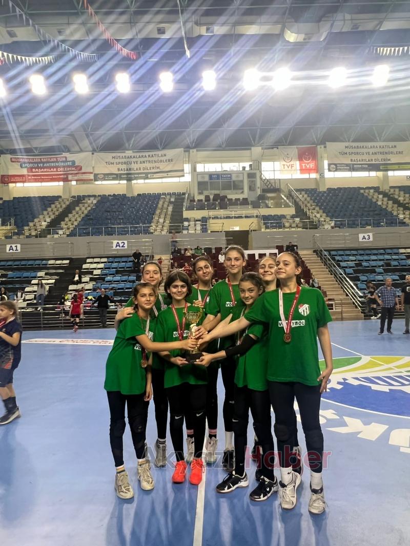 Alaağaç spor minik voleybol takımı esti geçti