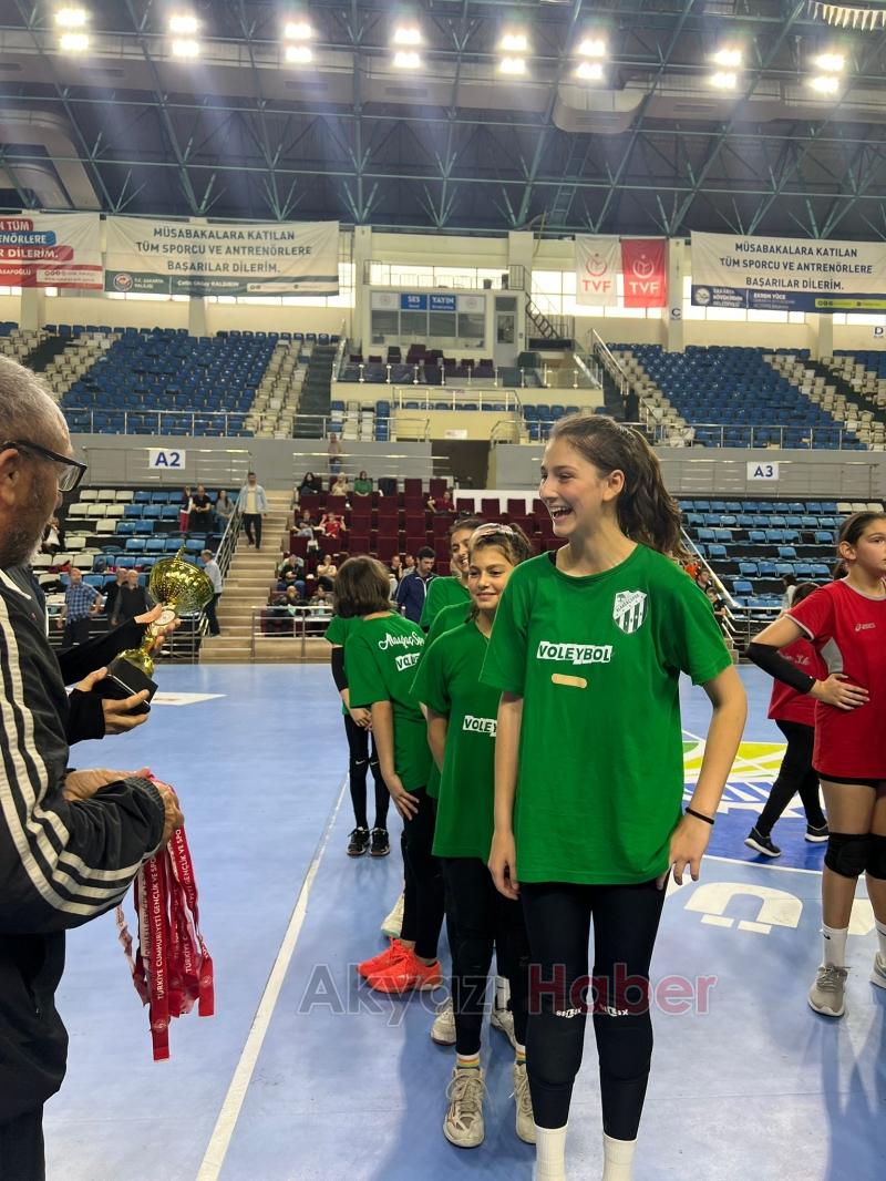 Alaağaç spor minik voleybol takımı esti geçti