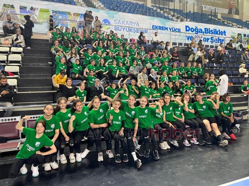 Alaağaç spor minik voleybol takımı esti geçti