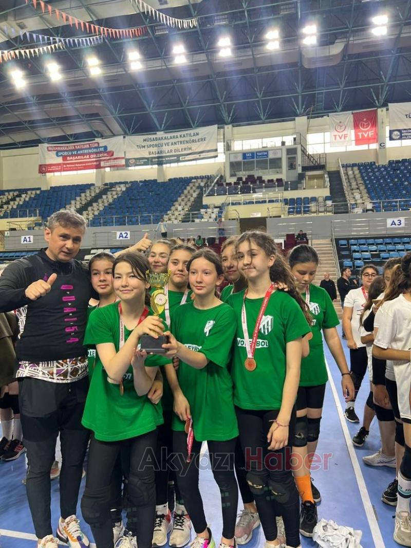 Alaağaç spor minik voleybol takımı esti geçti