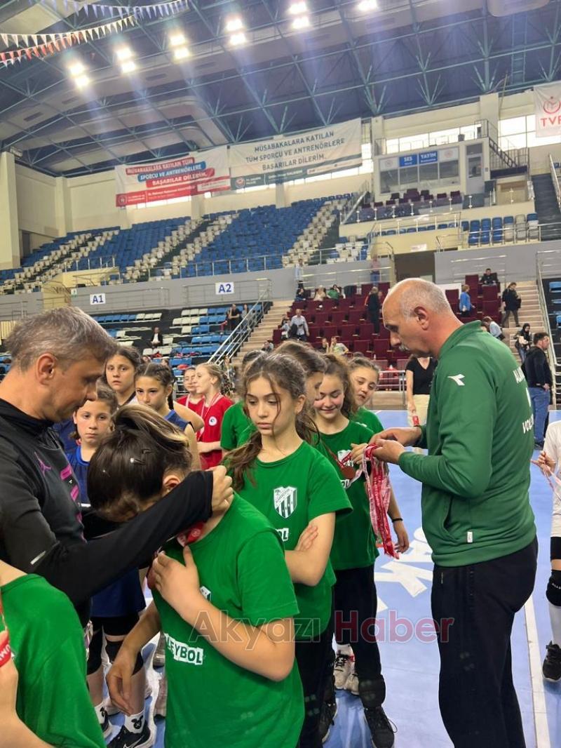 Alaağaç spor minik voleybol takımı esti geçti