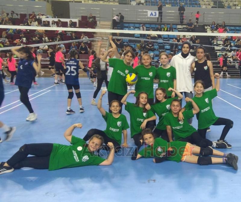 Alaağaç spor minik voleybol takımı esti geçti