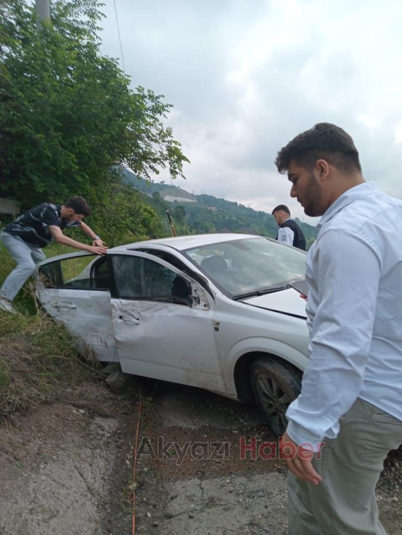 Akyazı Beldibi'nde korkutan kaza yaralanan olmadı
