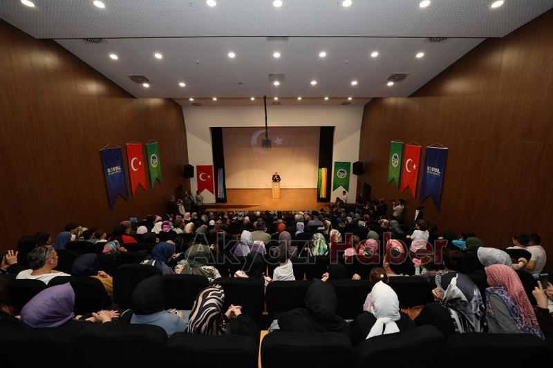 Akyazı SGM’de yılsonu programı coşkusu