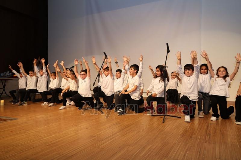 Akyazı SGM’de yılsonu programı coşkusu