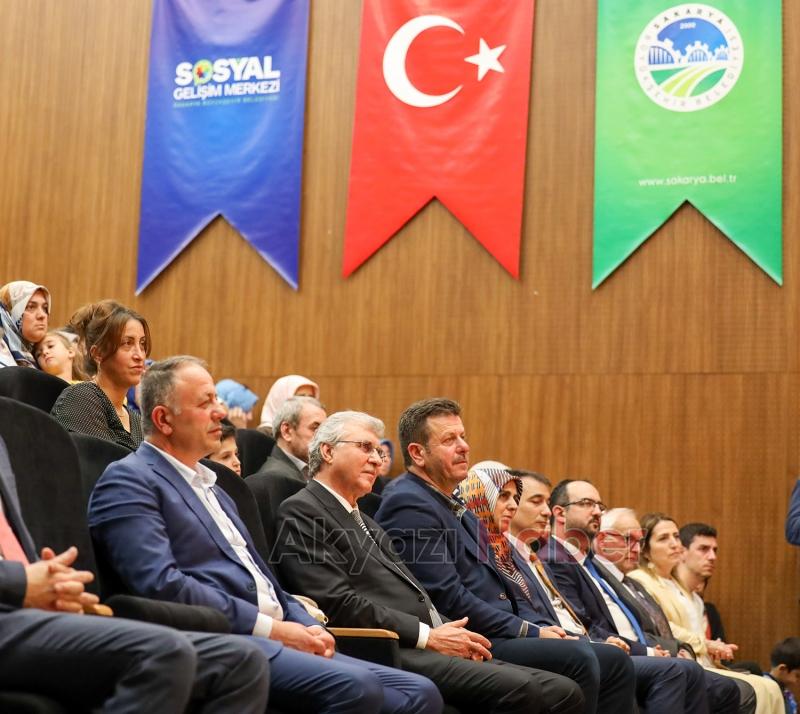 Akyazı SGM’de yılsonu programı coşkusu