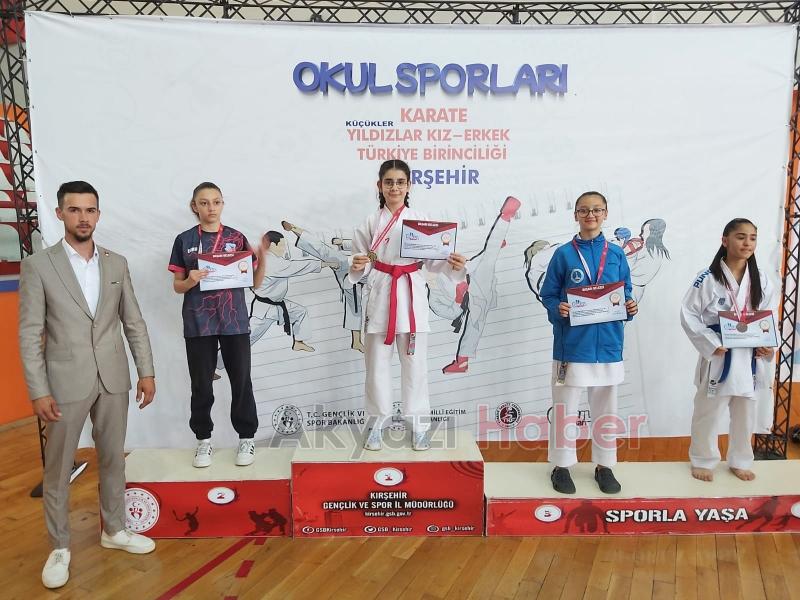 Şampiyon boş durmuyor