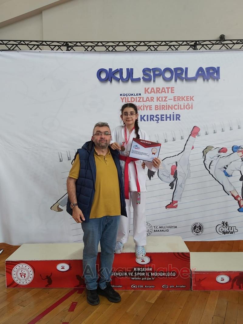 Şampiyon boş durmuyor