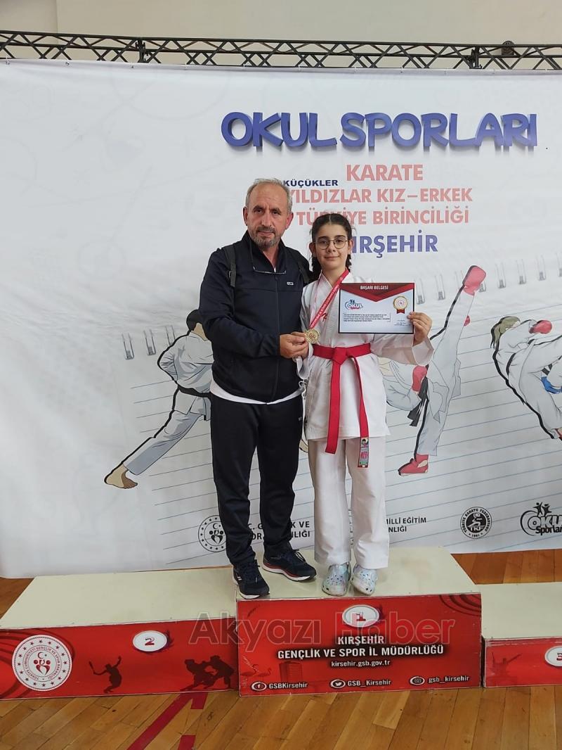 Şampiyon boş durmuyor