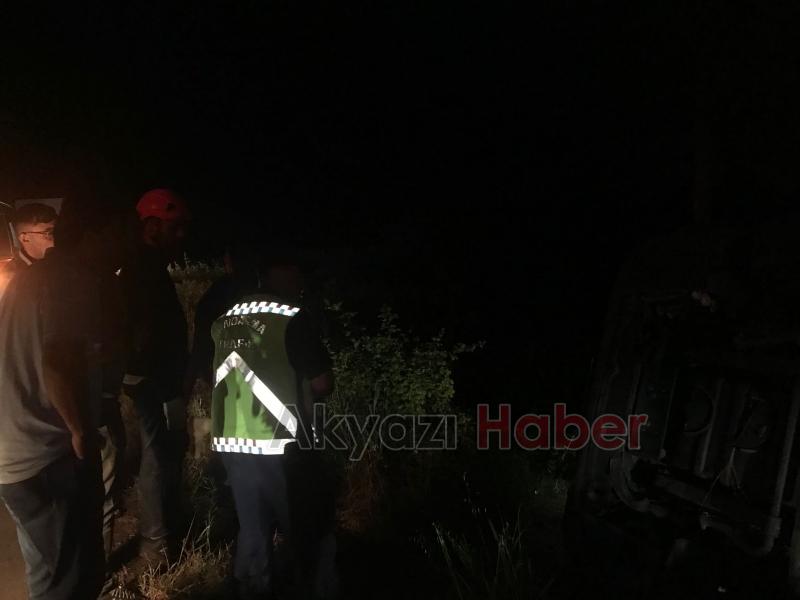 Akyazı'da sürücüsü kalp krizi geçiren tır devrildi