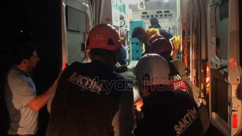 Akyazı'da sürücüsü kalp krizi geçiren tır devrildi