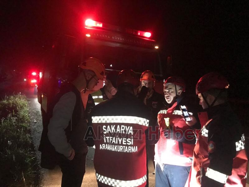 Akyazı'da sürücüsü kalp krizi geçiren tır devrildi