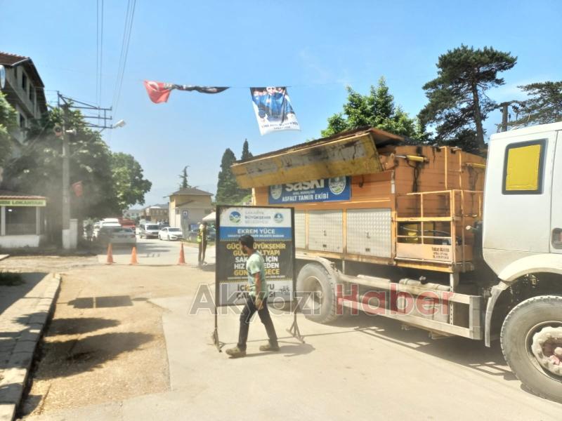 Büyükşehirden kazılan caddeye hızla müdahale