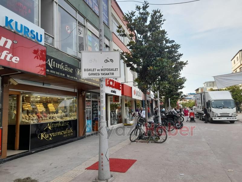 Kural tanımayan motosikletliler yayaları tehdit ediyor