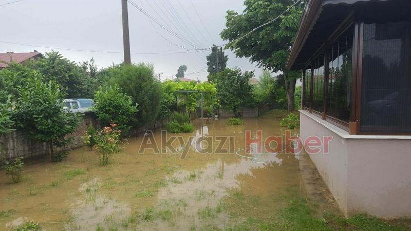 Küçücek Cumhuriyet mahallesinde kanal taştı
