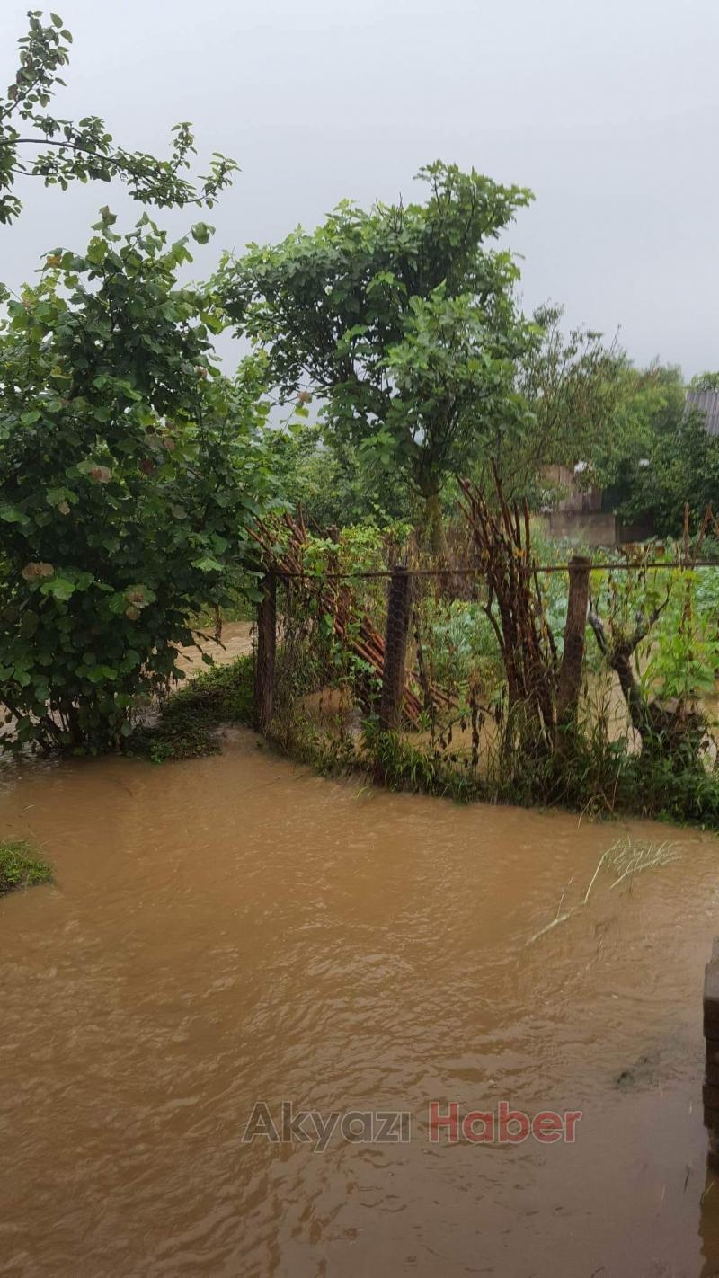 Küçücek Cumhuriyet mahallesinde kanal taştı