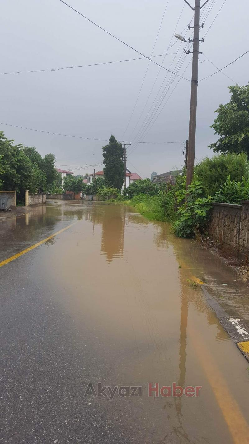 Küçücek Cumhuriyet mahallesinde kanal taştı