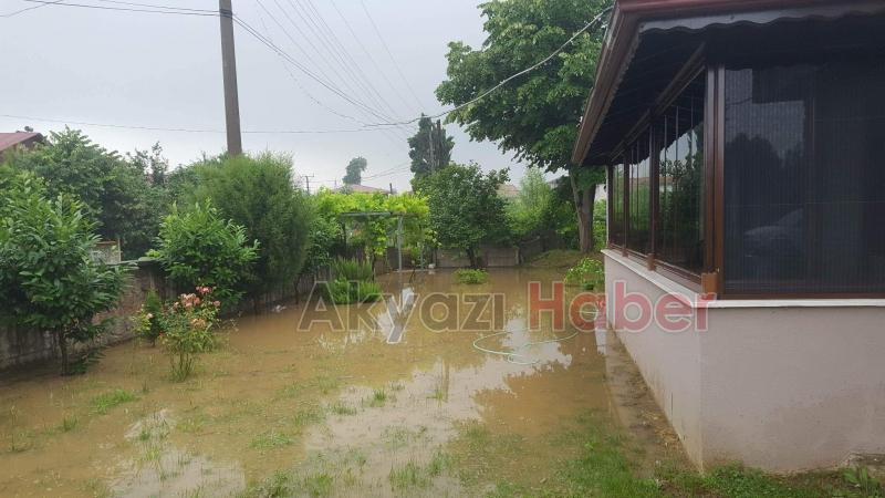Küçücek Cumhuriyet mahallesinde kanal taştı