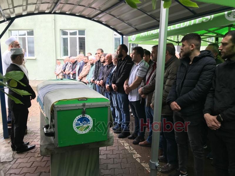 Bir hafta önce çocuğu olmuştu kazada ölen babaya acı veda