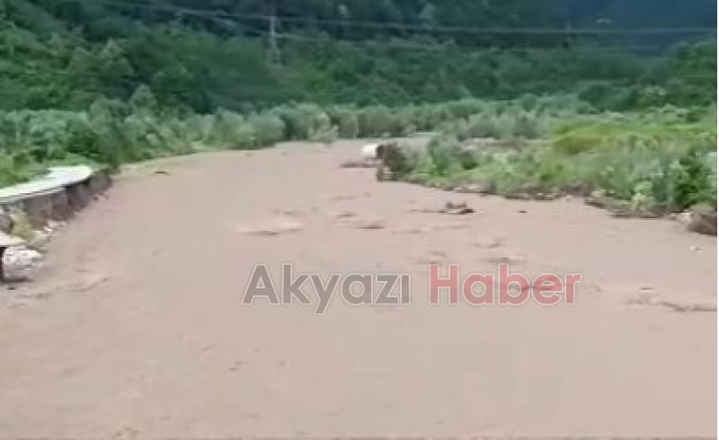 Akyazıda sel pek çok mahalleyi vurdu