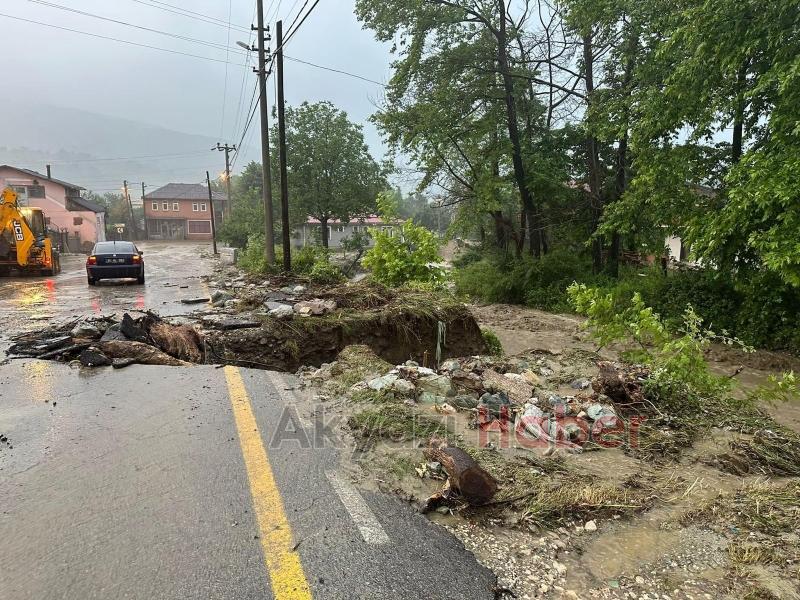 Akyazıda sel pek çok mahalleyi vurdu