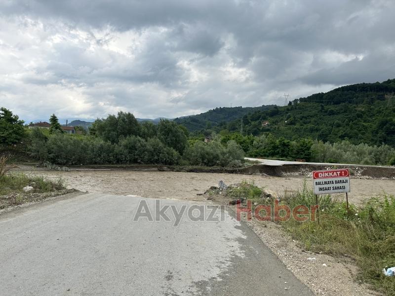 Akyazıda sel pek çok mahalleyi vurdu