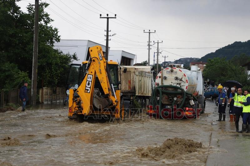 Büyükşehirden taşkınlara anında müdahale