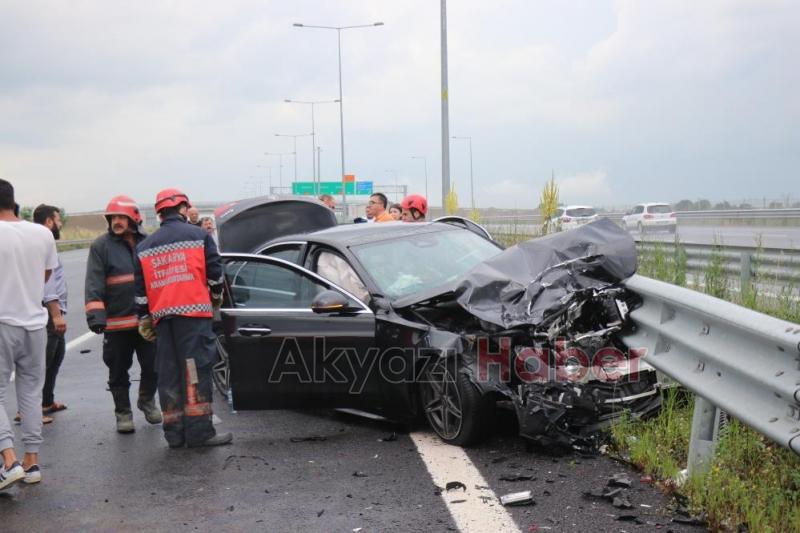 Kuzey Marmara Otoyolun'da dört aracın çarpıştığı kazada 2'si ağır, 3 kişi yaralandı