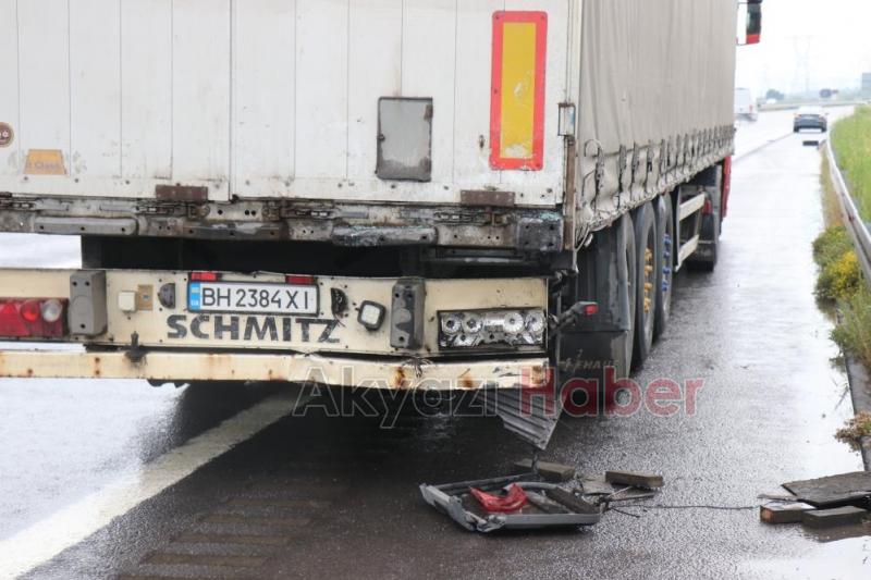 Kuzey Marmara Otoyolun'da dört aracın çarpıştığı kazada 2'si ağır, 3 kişi yaralandı