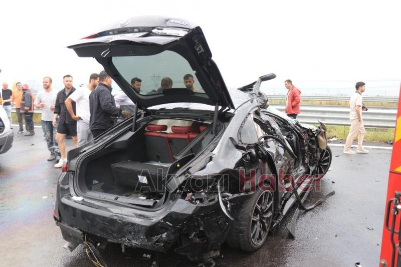 Kuzey Marmara Otoyolun'da dört aracın çarpıştığı kazada 2'si ağır, 3 kişi yaralandı