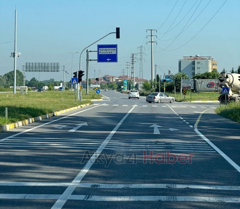 Akyazı Devlet Hastanesi Kavşağında ışıklar çalışmıyor