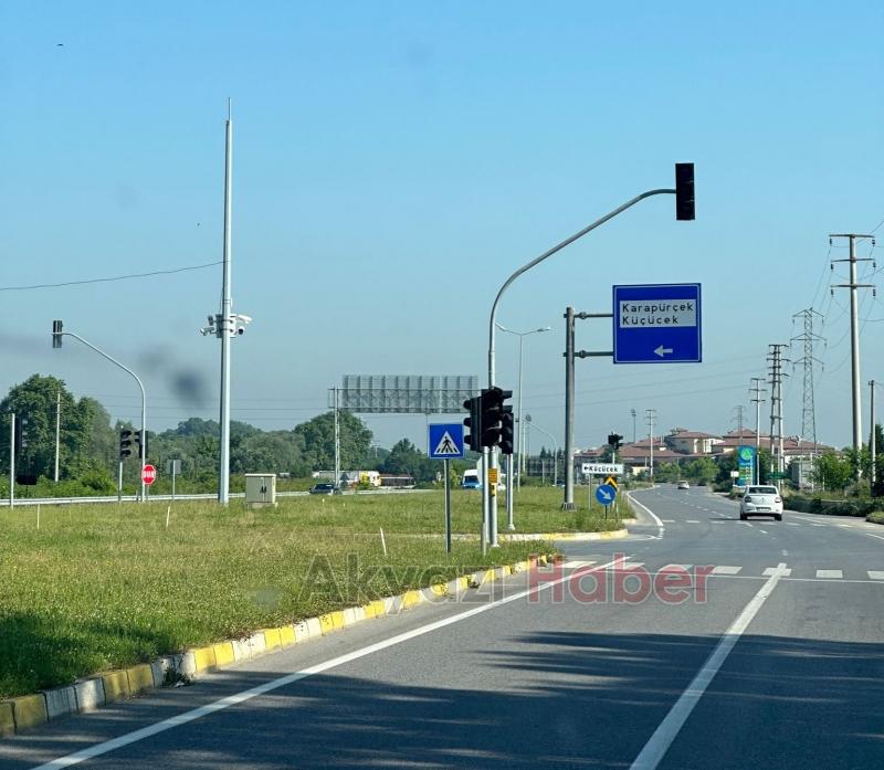 Akyazı Devlet Hastanesi Kavşağında ışıklar çalışmıyor