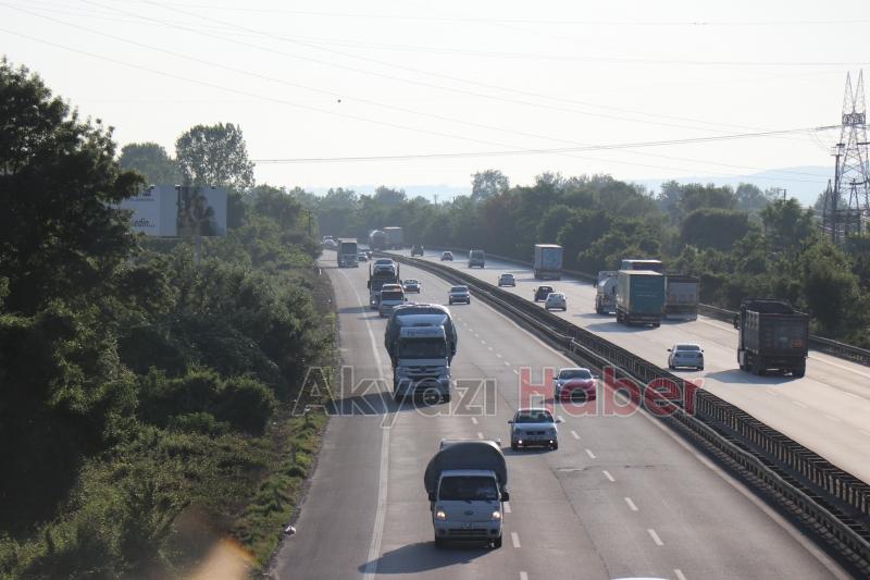 Otoyolda Sakarya geçişinde akıcı bayram yoğunluğu