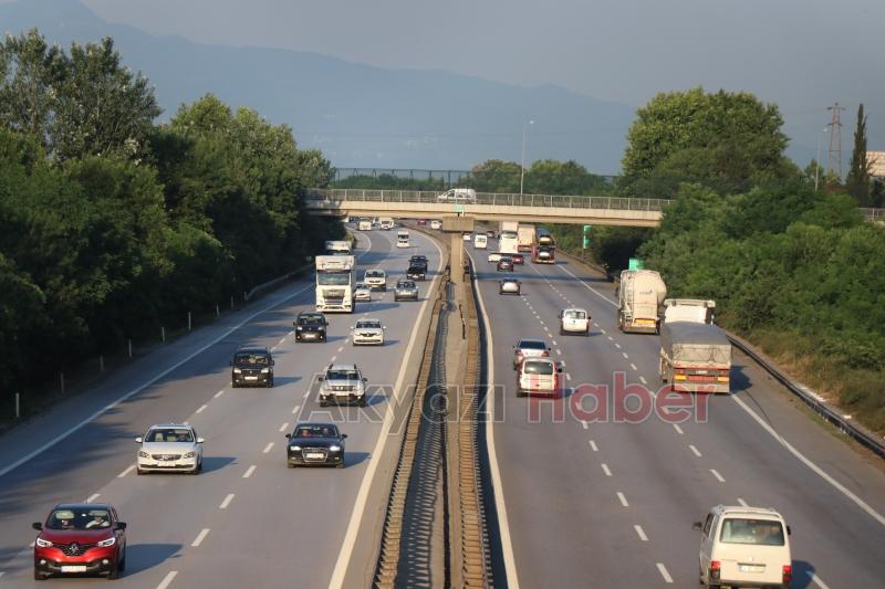 Otoyolda Sakarya geçişinde akıcı bayram yoğunluğu