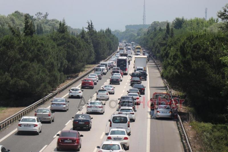 Otoyolda tatil yoğunluğu devam ediyor