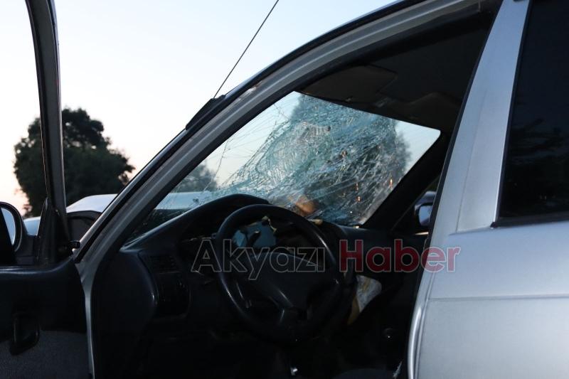 Akyazıda feci kaza: 4 yaralı