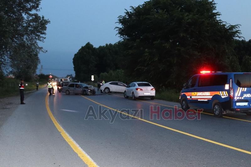 Akyazıda feci kaza: 4 yaralı