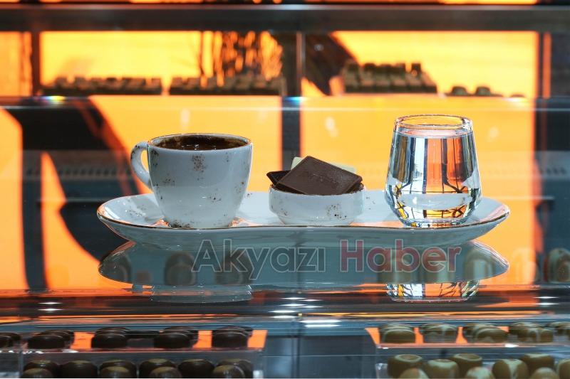 Büyükşehirin markası Nehir Çikolatası vitrinlerde satışta