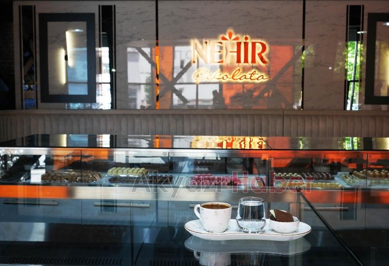 Büyükşehirin markası Nehir Çikolatası vitrinlerde satışta