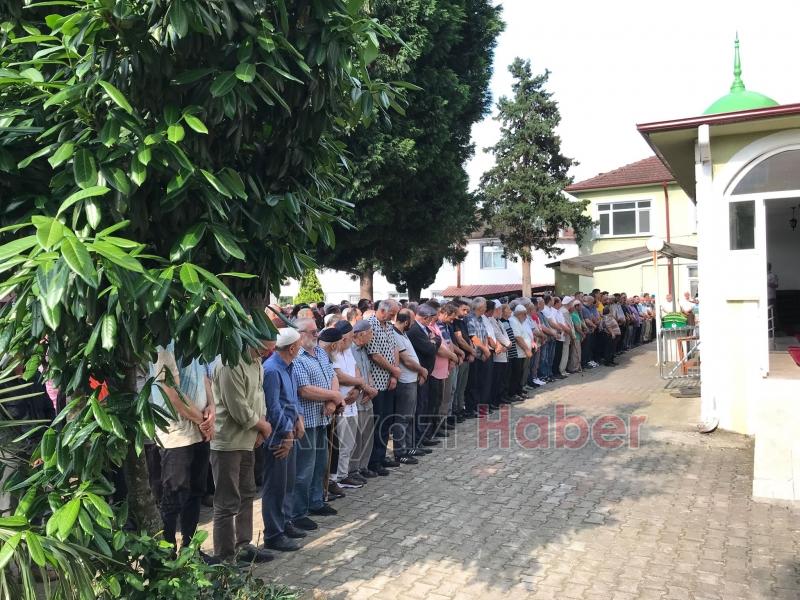 Halit Sandıkçıoğlu dualarla defnedildi.    