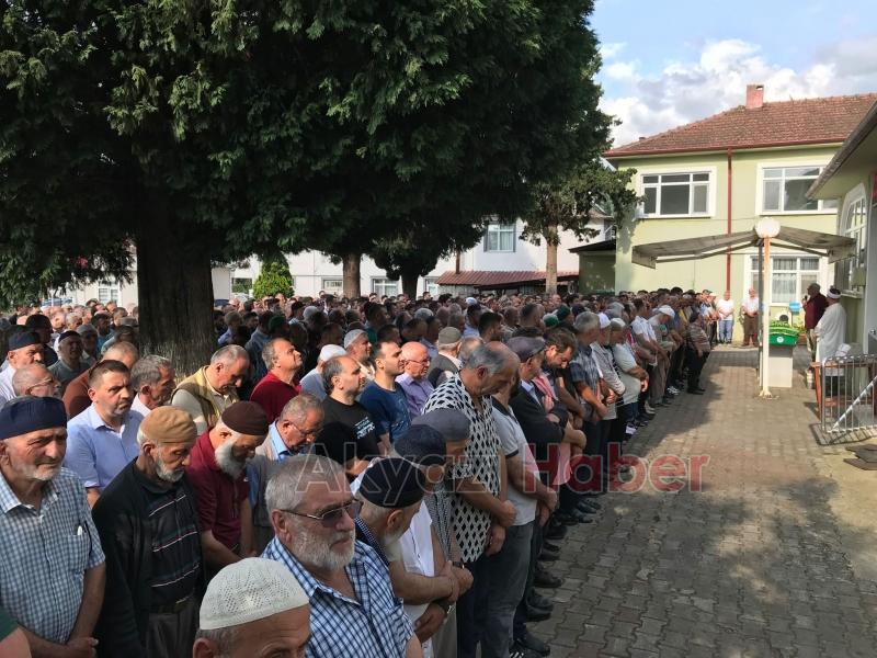 Halit Sandıkçıoğlu dualarla defnedildi.    