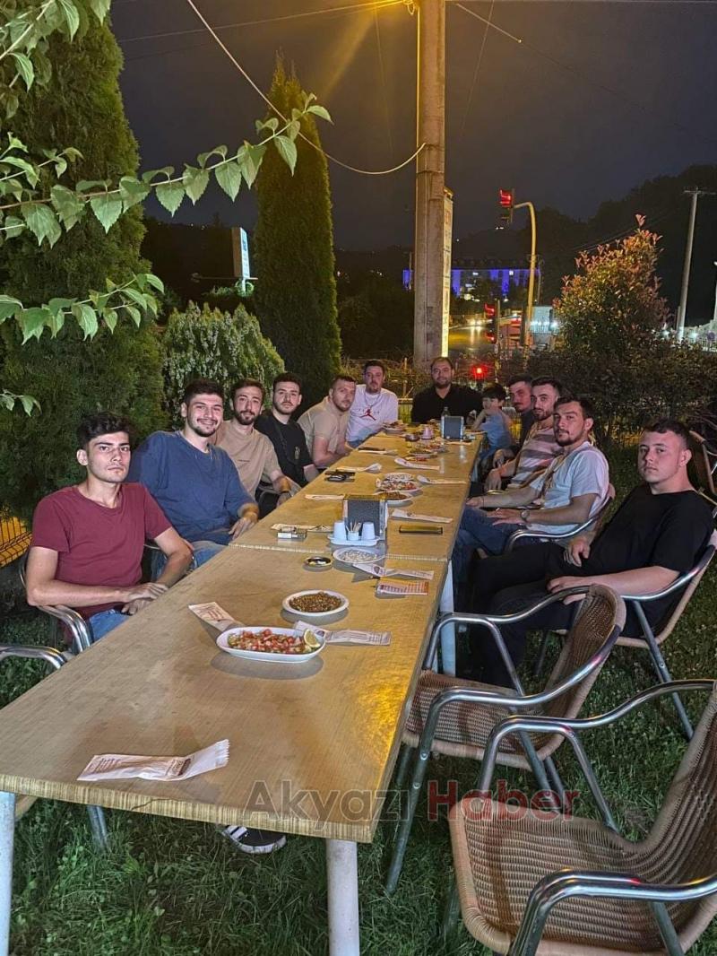 Yağcılarspor play-off maçları öncesi yemekte bir araya geldi