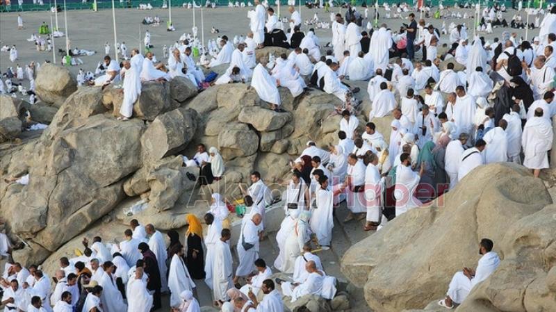 Hacı adaylarının Arafat'a yolculuğu başladı: Hac farizası tamamlanacak