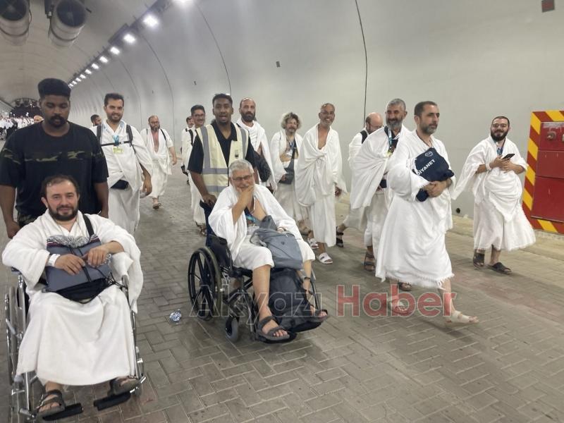 3,5 milyon hacı adayı büyük şeytana ilk gün 7 taş attı